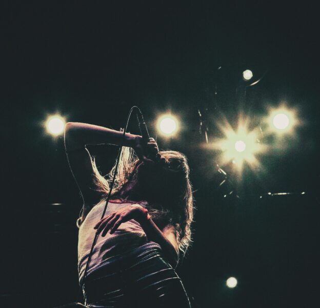 The image of the female singer on the stage